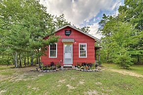 Cozy Beattyville Cabin w/ Fire Pit & Hot Tub