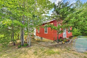Cozy Beattyville Cabin w/ Fire Pit & Hot Tub