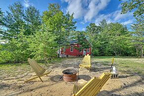 Cozy Beattyville Cabin w/ Fire Pit & Hot Tub