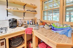 Cozy Beattyville Cabin w/ Fire Pit & Hot Tub