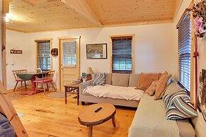 Cozy Beattyville Cabin w/ Fire Pit