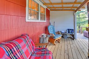 Cozy Beattyville Cabin w/ Fire Pit & Hot Tub