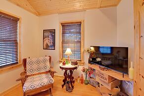 Cozy Beattyville Cabin w/ Fire Pit & Hot Tub