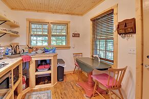 Cozy Beattyville Cabin w/ Fire Pit & Hot Tub