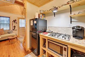 Cozy Beattyville Cabin w/ Fire Pit & Hot Tub