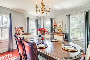 Cozy Cottage w/ Deck, 9 Mi to Downtown Beaufort!