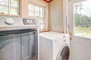 Cozy Cottage w/ Deck, 9 Mi to Downtown Beaufort!