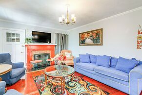 Cozy Cottage w/ Deck, 9 Mi to Downtown Beaufort!