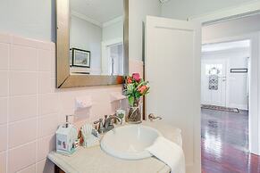 Cozy Cottage w/ Deck, 9 Mi to Downtown Beaufort!