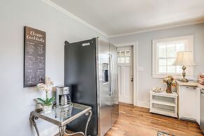 Cozy Cottage w/ Deck, 9 Mi to Downtown Beaufort!