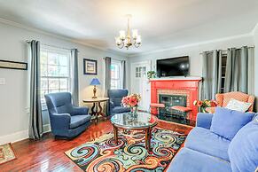 Cozy Cottage w/ Deck, 9 Mi to Downtown Beaufort!