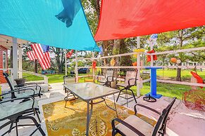 Cozy Cottage w/ Deck, 9 Mi to Downtown Beaufort!