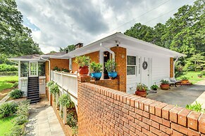 Charming Studio ~ 5 Mi to Stone Mountain Park