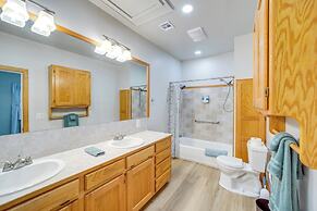 Eufaula Home - Walk to Lake Beach!