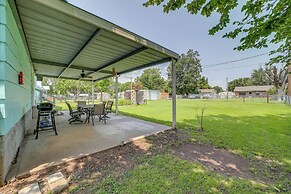 Eufaula Home - Walk to Lake Beach!