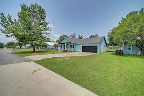 Eufaula Home - Walk to Lake Beach!