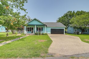 Eufaula Home - Walk to Lake Beach!