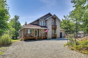 Private Hot Tub: Lakefront Poconos Home!