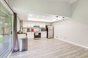 18 Mi to Dtwn Atlanta: Pet-friendly Home w/ Yard!