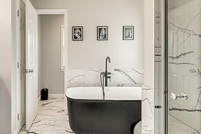 ~ 1/2 Mi to Mercedes-benz Stadium: Atlanta Home