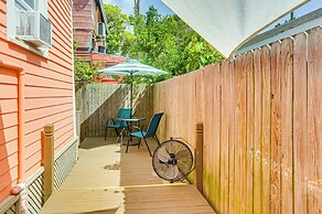 1 Mi to Beach: Colorful Cottage in Galveston!