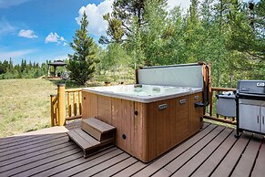 24str-00023 Fairplay Cabin w/ Hot Tub on 4 Acres!