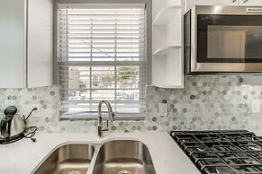 Walk to Stadium: University Park Gem!