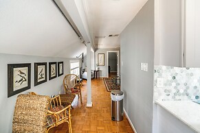 Walk to Stadium: University Park Gem!