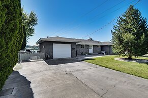 Moses Lake Retreat w/ Stunning Outdoor Oasis!