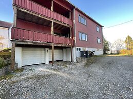 Arctic Paradise - 4 Bedroom Apartment in Tromso