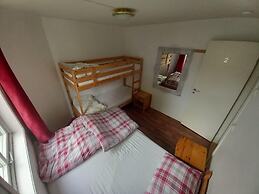 Arctic Paradise - 4 Bedroom Apartment in Tromso