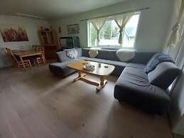 Arctic Paradise - 4 Bedroom Apartment in Tromso