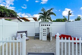 Luxury Escape: Pool, Hot Tub, Gym And More! 6 Bedroom Villa by RedAwni