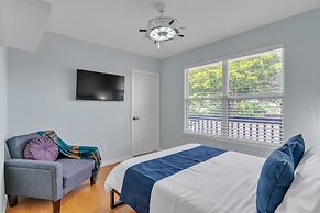 Luxury Escape: Pool, Hot Tub, Gym And More! 6 Bedroom Villa by RedAwni