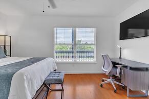 Luxury Escape: Pool, Hot Tub, Gym And More! 6 Bedroom Villa by RedAwni