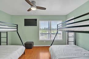 Luxury Escape: Pool, Hot Tub, Gym And More! 6 Bedroom Villa by RedAwni