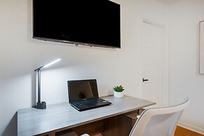 Luxury Escape: Pool, Hot Tub, Gym And More! 6 Bedroom Villa by RedAwni