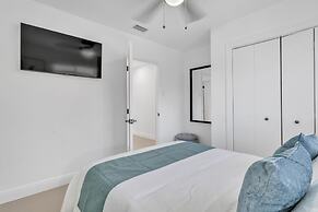 Luxury Escape: Pool, Hot Tub, Gym And More! 6 Bedroom Villa by RedAwni