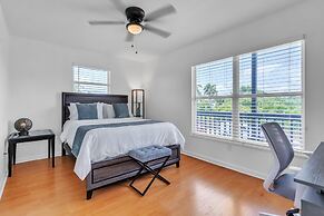 Luxury Escape: Pool, Hot Tub, Gym And More! 6 Bedroom Villa by RedAwni