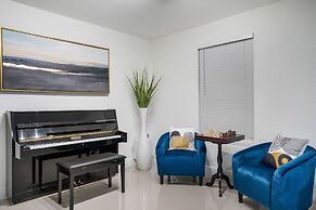 Luxury Escape: Pool, Hot Tub, Gym And More! 6 Bedroom Villa by RedAwni