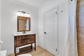 Luxury Escape: Pool, Hot Tub, Gym And More! 6 Bedroom Villa by RedAwni