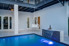 Luxury Escape: Pool, Hot Tub, Gym And More! 6 Bedroom Villa by RedAwni