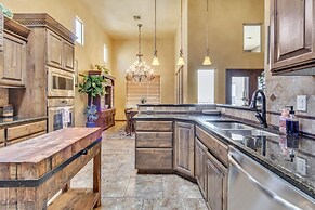 Relax & Rejuvenate: Pool, Sauna & Gym 3 Bedroom Home by RedAwning