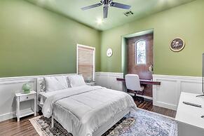 Relax & Rejuvenate: Pool, Sauna & Gym 3 Bedroom Home by RedAwning