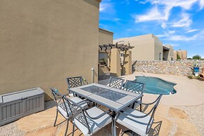 Relax & Rejuvenate: Pool, Sauna & Gym 3 Bedroom Home by RedAwning