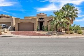 Relax & Rejuvenate: Pool, Sauna & Gym 3 Bedroom Home by RedAwning