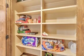 Relax & Rejuvenate: Pool, Sauna & Gym 3 Bedroom Home by RedAwning