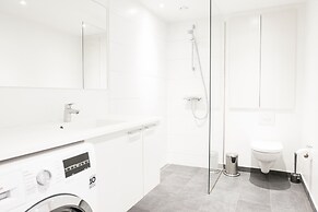 Spacious 1-bed w Private Terrace