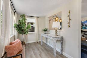 Downtown Windsor Home With Hot Tub & Pool Table