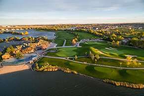 Downtown Windsor Home With Hot Tub & Pool Table